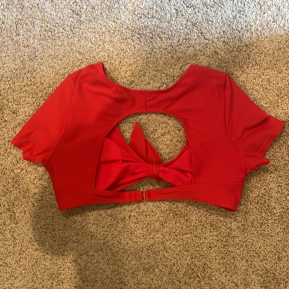 Xl Ehilaration swim top - Picture 2 of 4